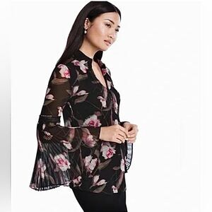 White House Black Market Gabrielle Floral Print Bell Sleeve Blouse Size 10